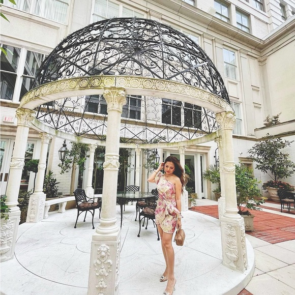 SOLD! Authentic Chanel 2022 Quilted Gold Top Handle Vanity (Gold Chanel Logo)! - Picture 16 of 17